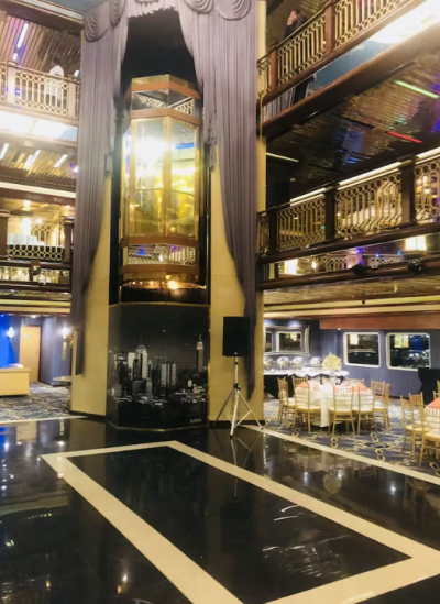 Yacht 1001 elevator